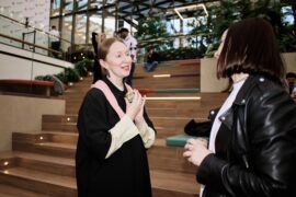 Красота и мода на маркетах Московской неделе моды: визажисты и стилисты супермаркетов парфюмерии «Золотое яблоко»