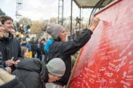 В Москве 3 тыс. человек побывали на акции в поддержку Парка КиноПриключений