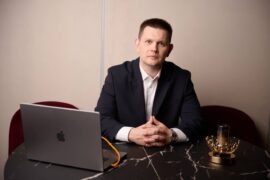 Адвокат Геннадий Кузьмин прокомментировал задержание комика Нурлана Сабурова в российском аэропорту