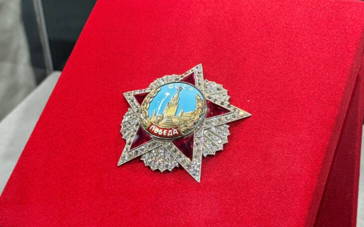 Интерфакс: Орден «Победа», предоставленный Гохраном России — центральный элемент стенда «Уралхим» на ПМЭФ-2025